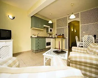 Ona Claveles Aparthotel