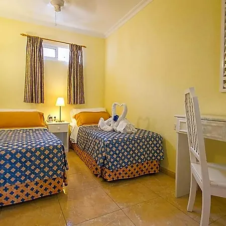 Ona Claveles 4* لوس كريستيانوس