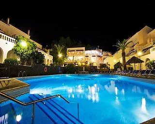 奥纳洛杉克拉维勒公寓 4*