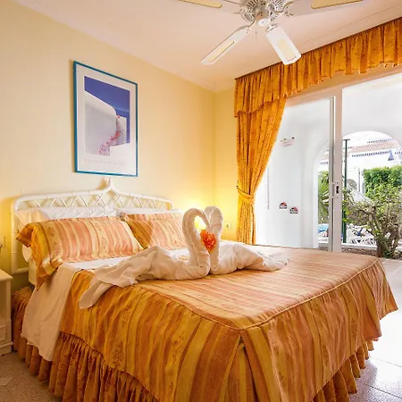 Ona Claveles Aparthotel 4*